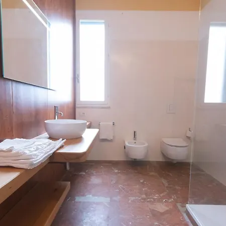 Le Lune Guest house *